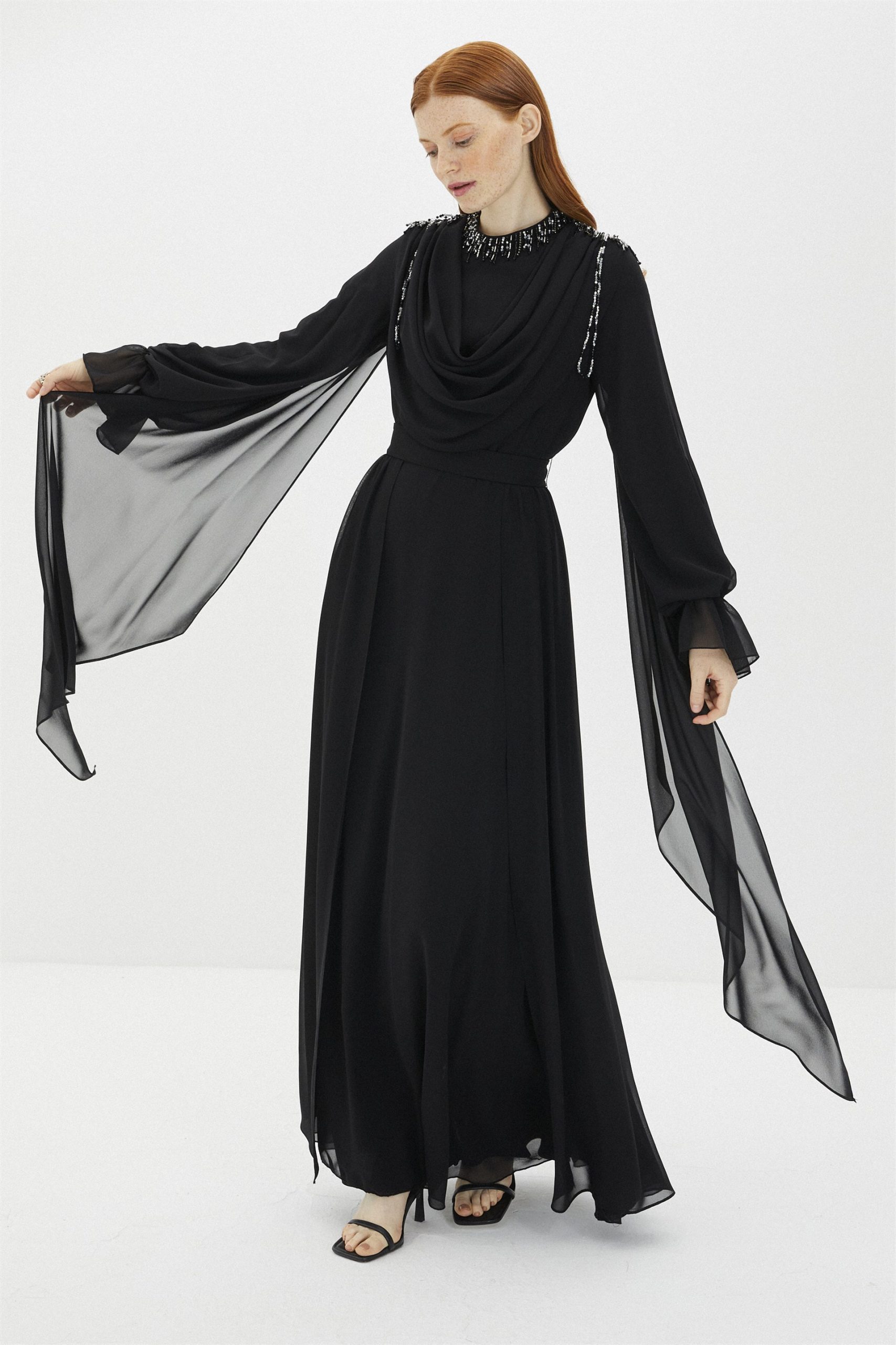 Zühre Yaka İşleme Detaylı Uzun Siyah Elbise